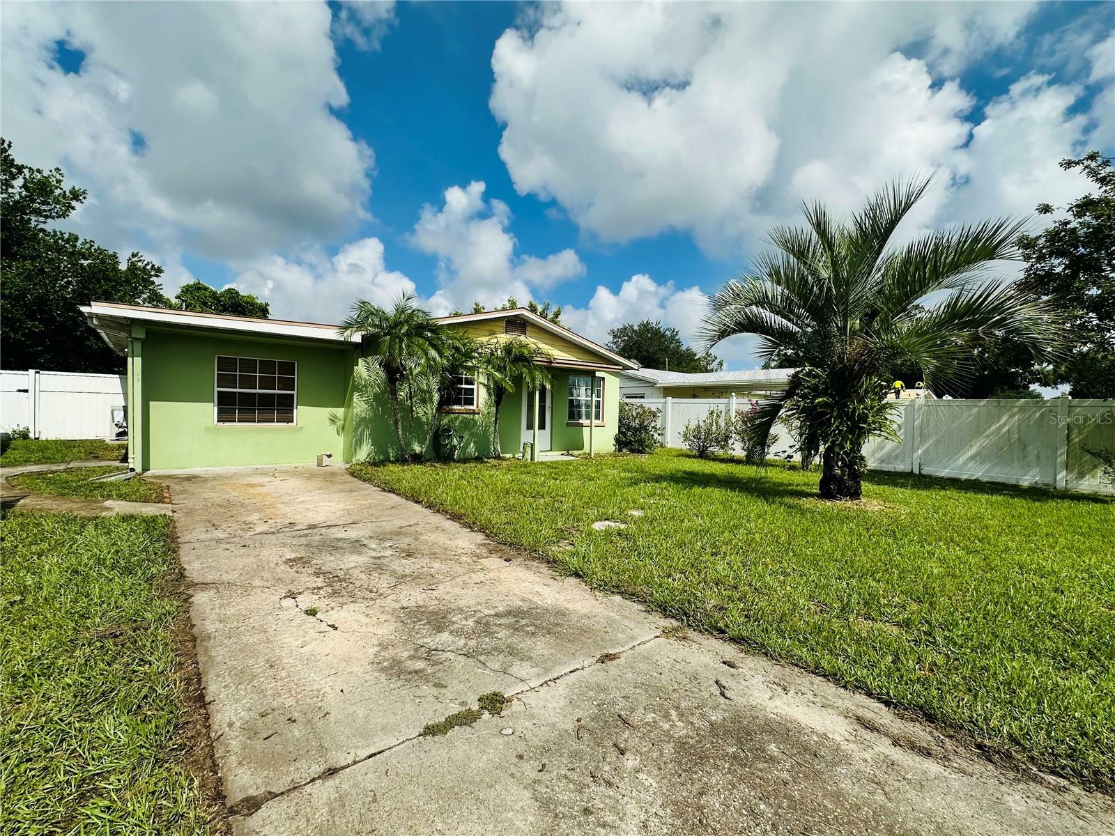 Property Photo:  6004 Hilltop Lane E  FL 33809 