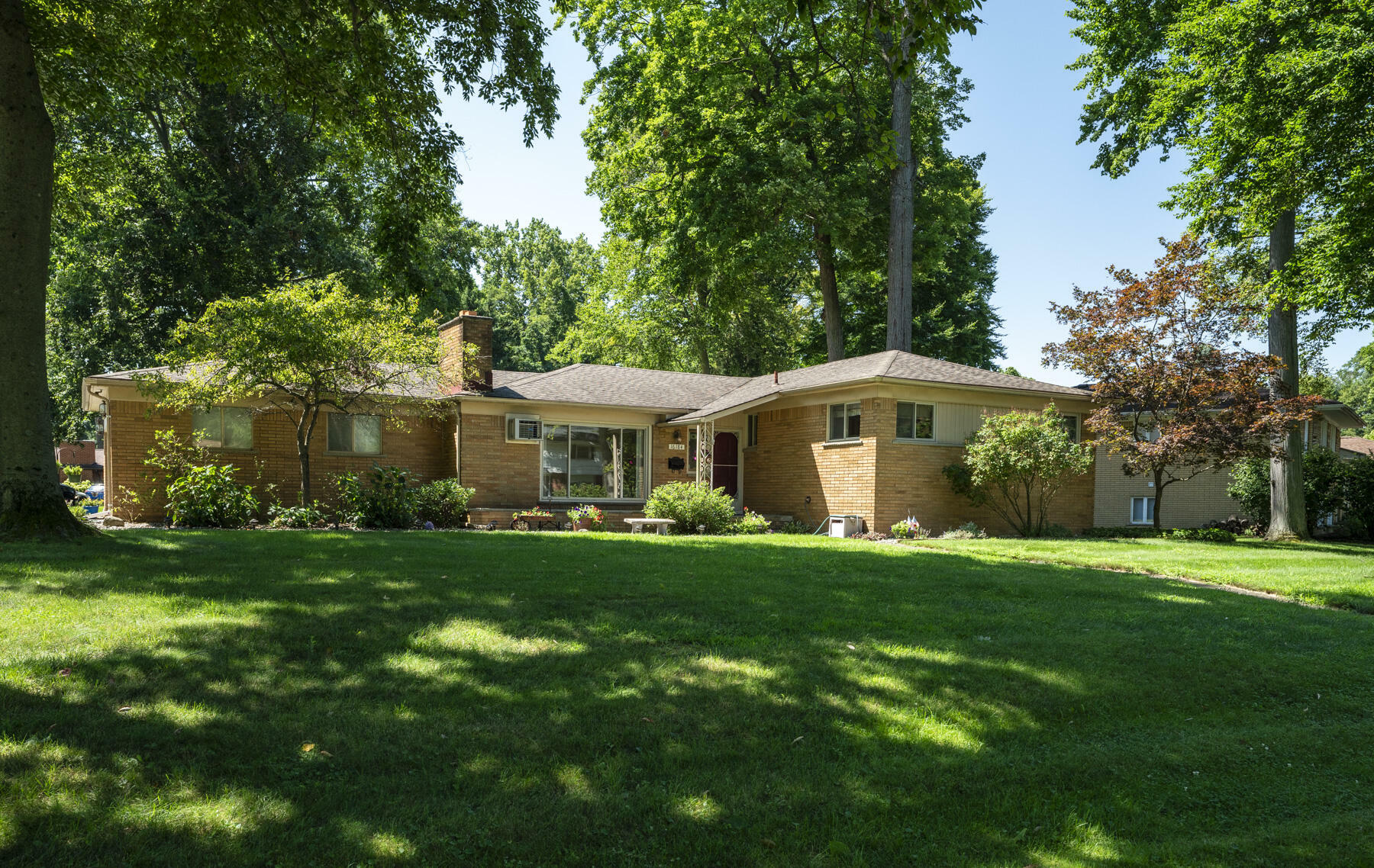 Property Photo:  16184 Southhampton  MI 48154 