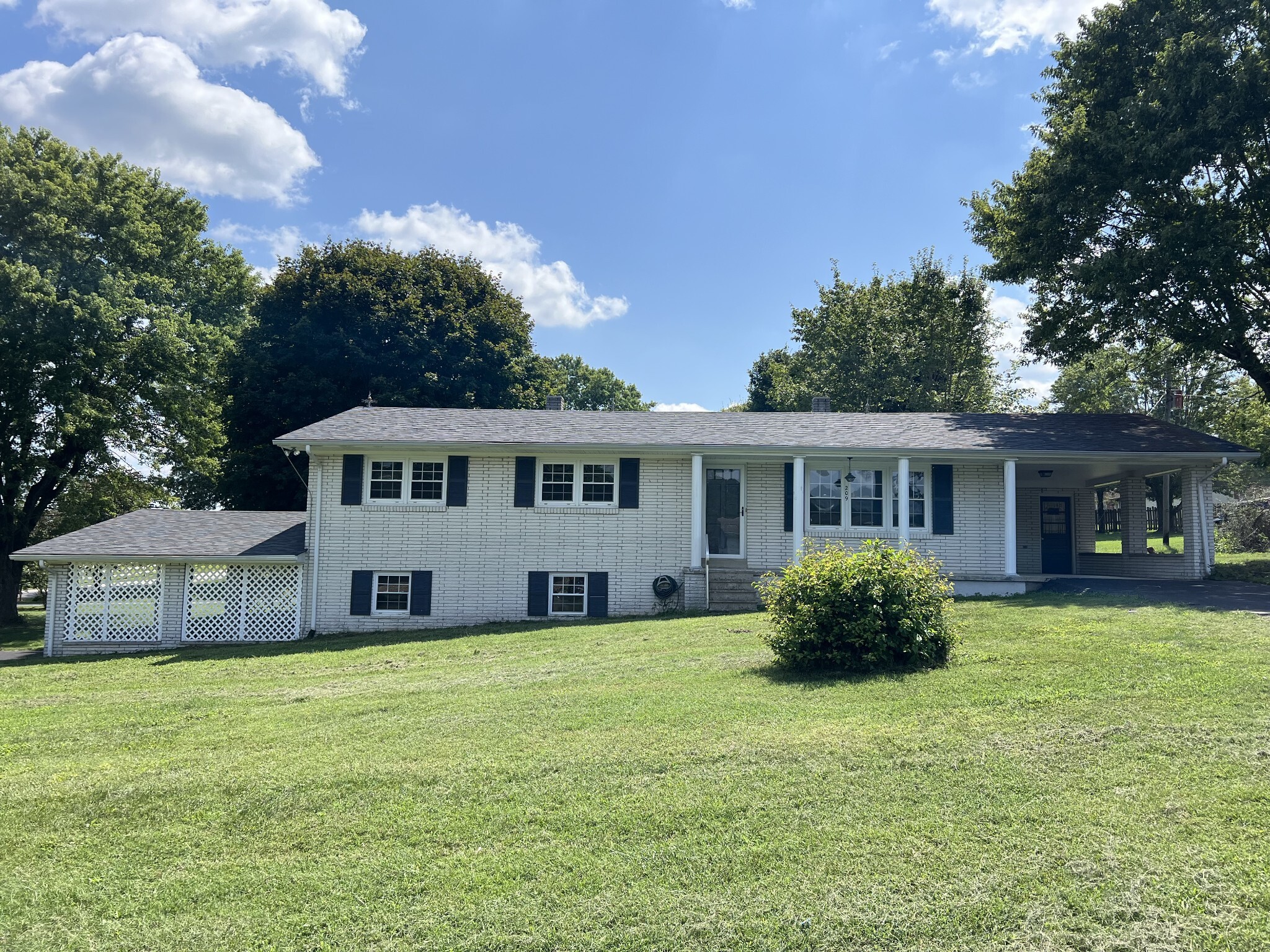 Property Photo:  209 Donald Dr  TN 37150 