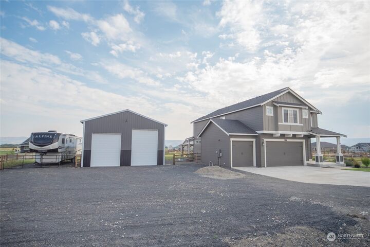 Property Photo:  140 Sage Grouse Lane 11  WA 98926 