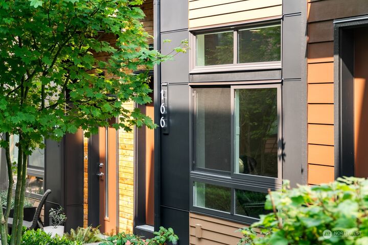 Property Photo: 166 Sky Ridge Walk NW WA 98027