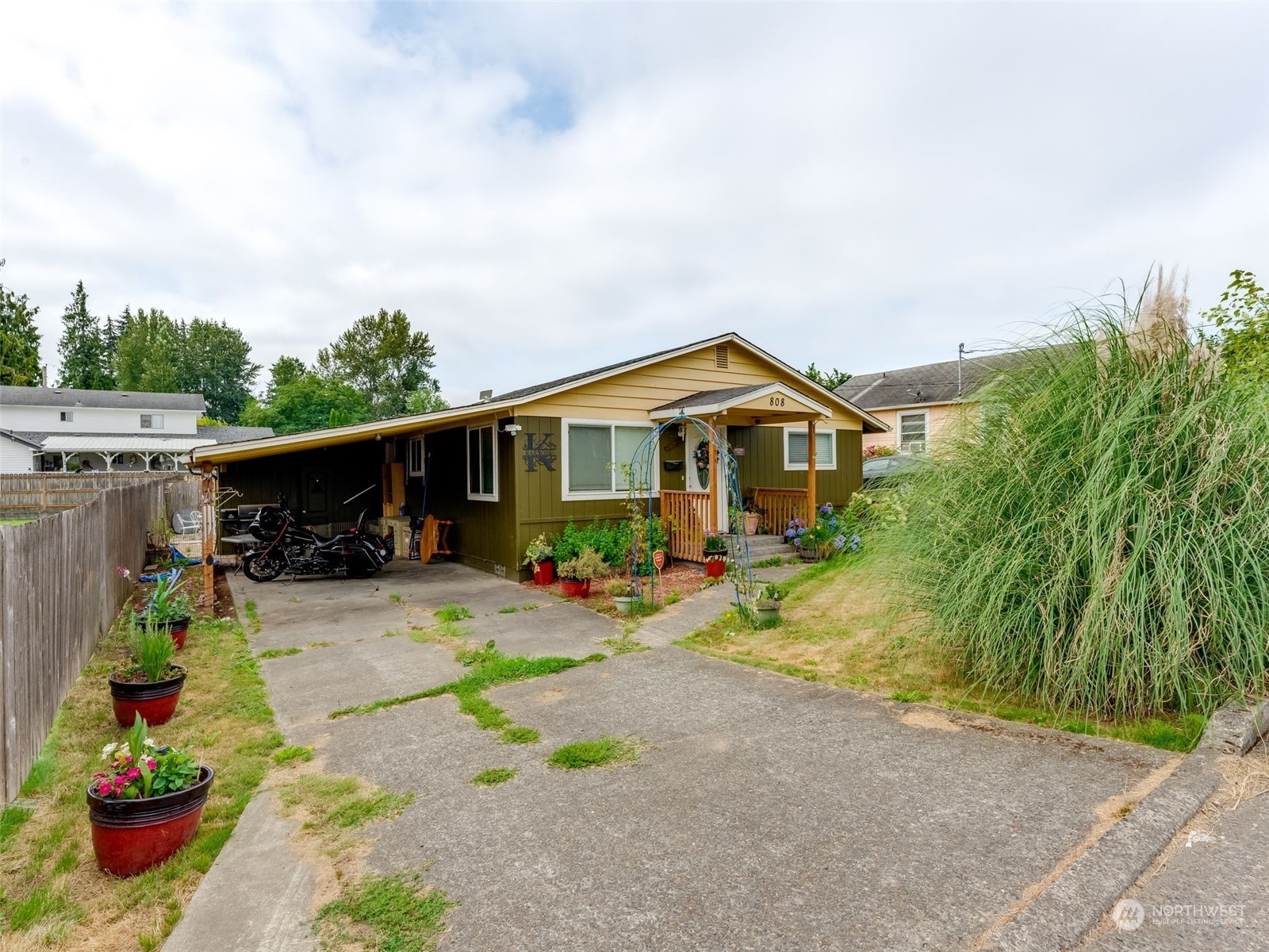 Property Photo:  808 Elizabeth Street  WA 98626 