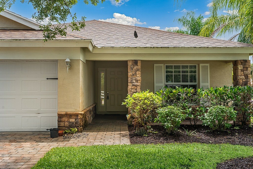 Property Photo:  448 Lexington Boulevard SW  FL 32962 