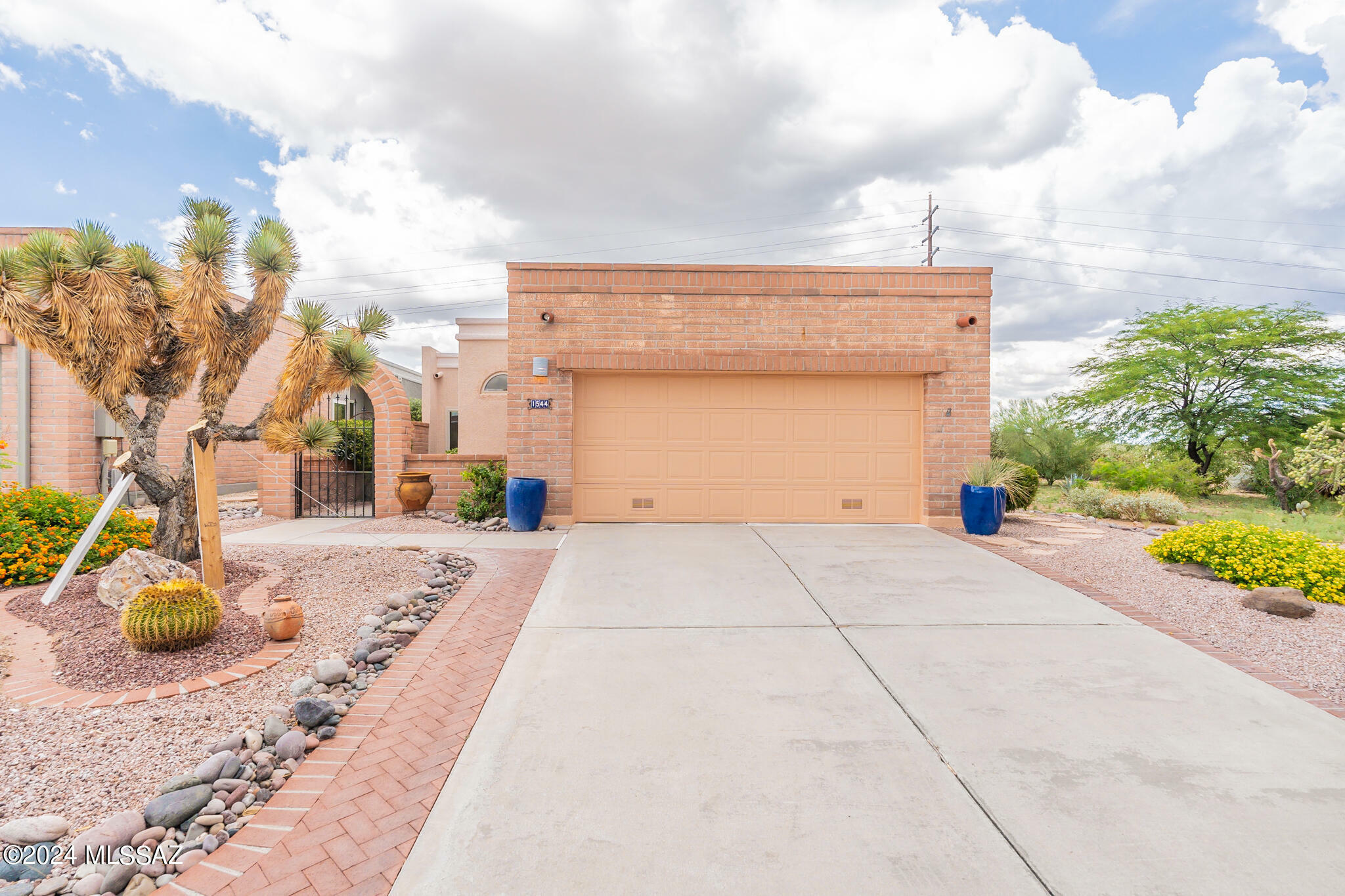 Property Photo:  1544 W Vuelta Salvatierra  AZ 85622 