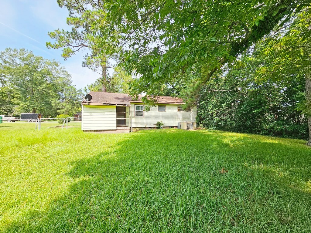 Property Photo:  1402 Estelle St  GA 31705 