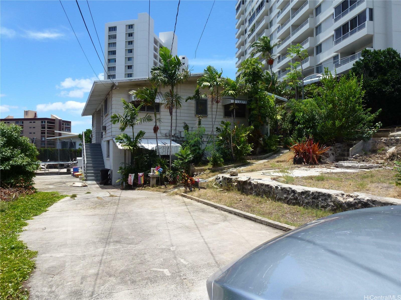 962 Spencer Street  Honolulu HI 96822 photo