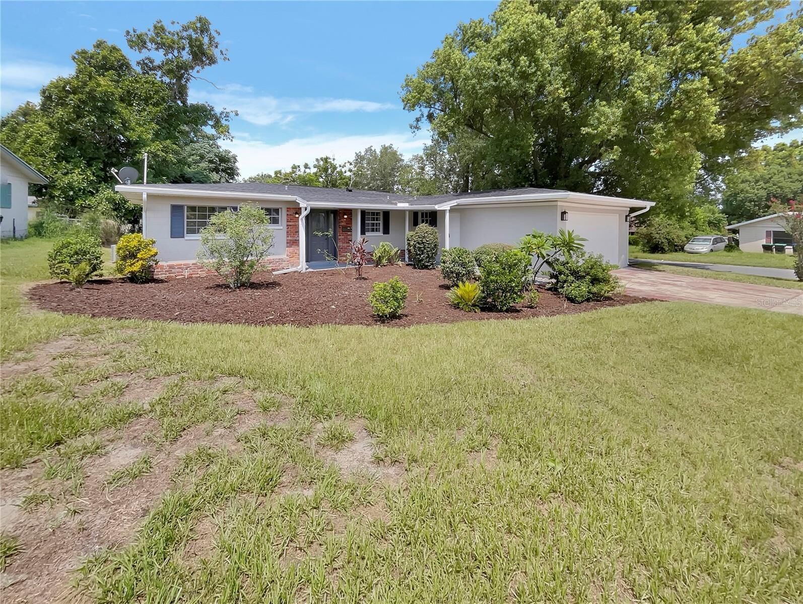 Property Photo:  2124 Longfellow Court  FL 32818 