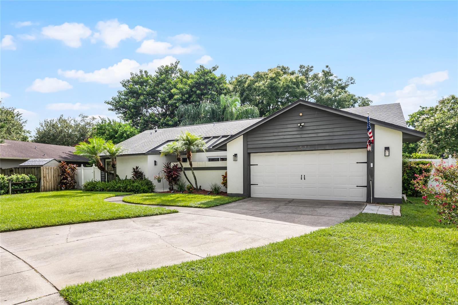 Property Photo: 4571 Saint Brides Court FL 32812