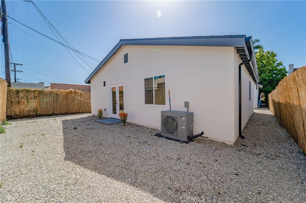 Property Photo:  7420 Hobart  CA 90047 