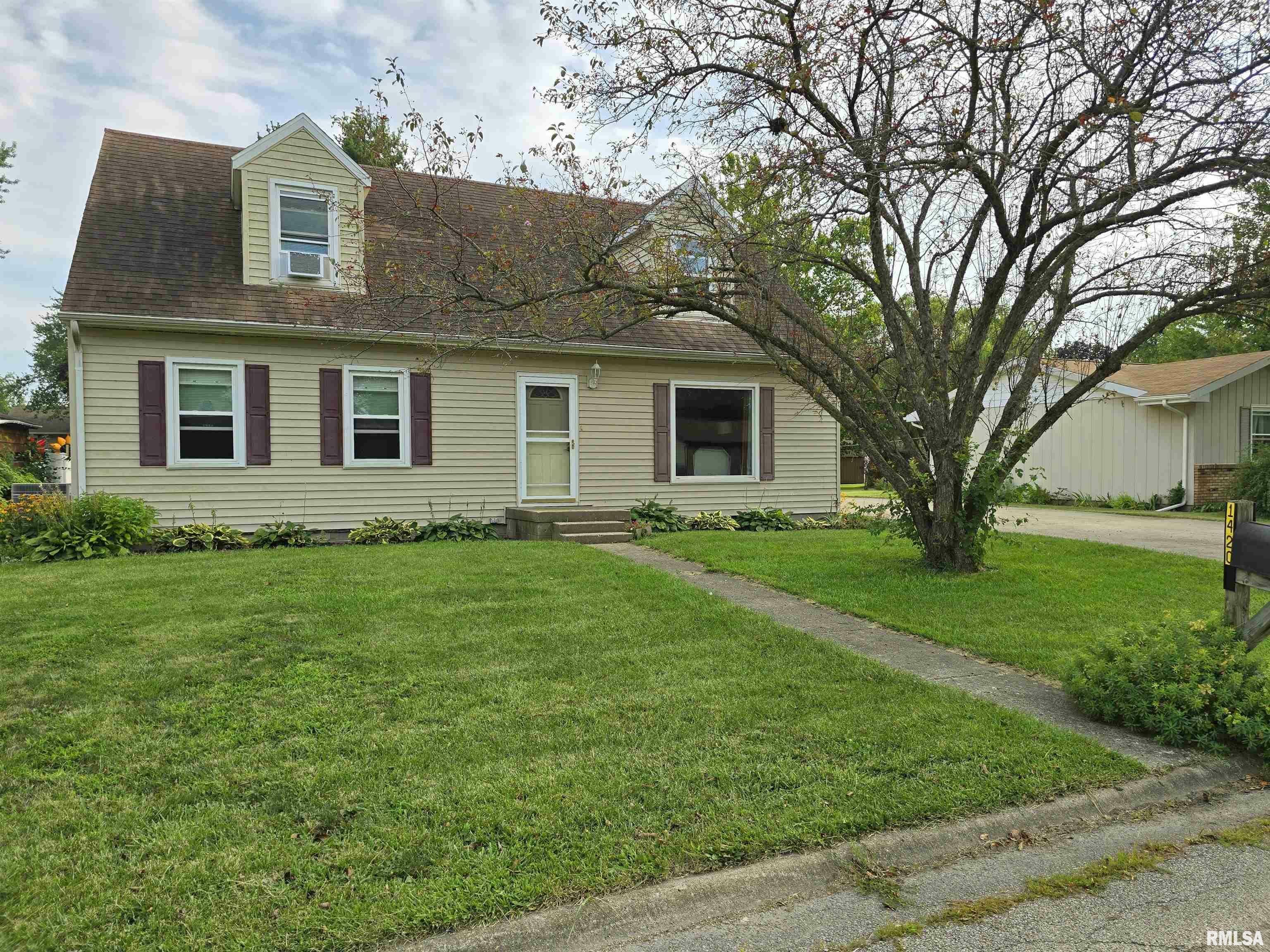 Property Photo:  1420 E Spruce Street  IL 61520 