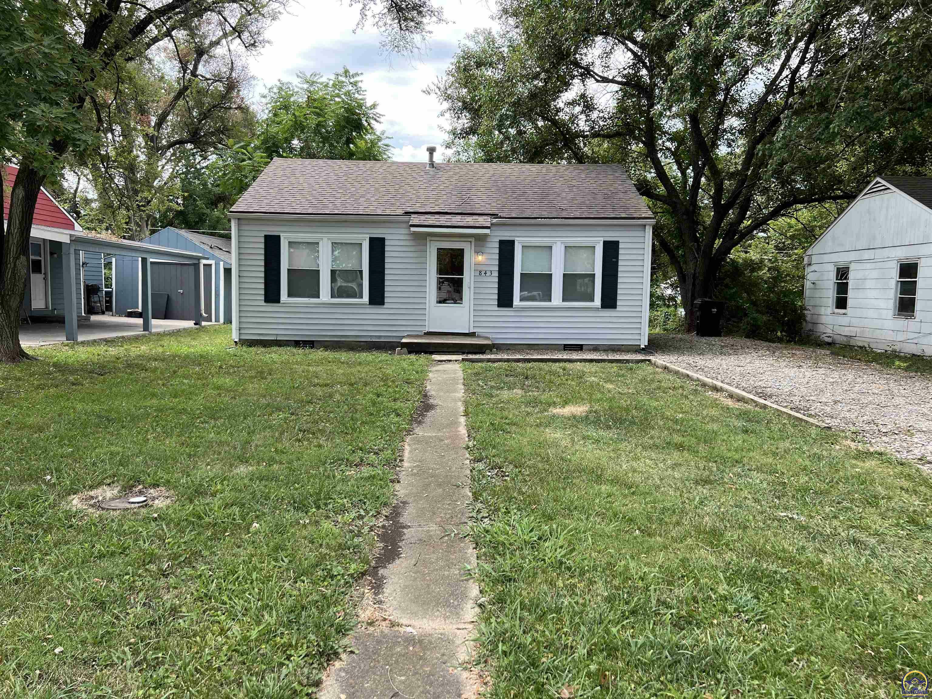 Property Photo:  843 SE 33rd St  KS 66605 