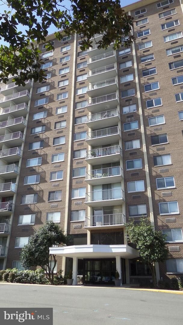 Property Photo:  2059 Huntington Avenue 406  VA 22303 