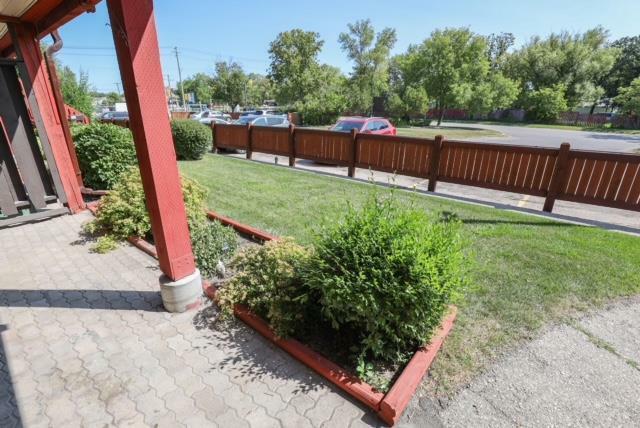 Property Photo:  120 Scotswood Drive  MB R3R 2X9 