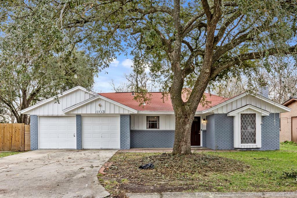 Property Photo:  1103 Vine Street  TX 77520 