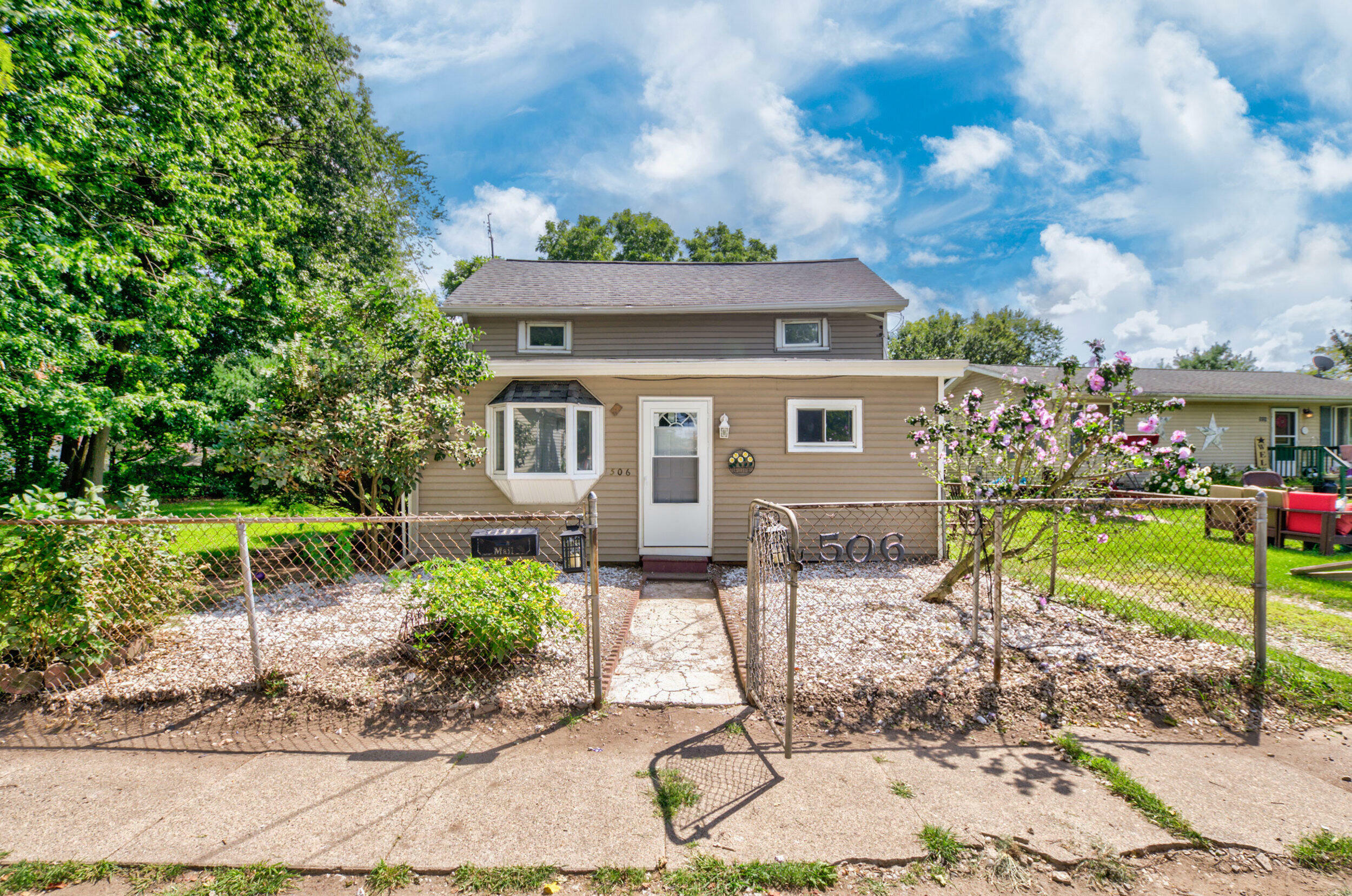 Property Photo:  506 S Sophia Street  MI 49245 