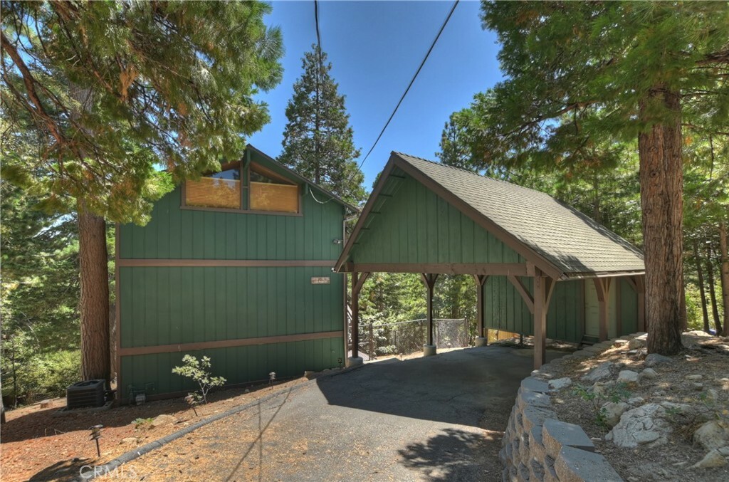 590 Pioneer Road  Lake Arrowhead CA 92352 photo