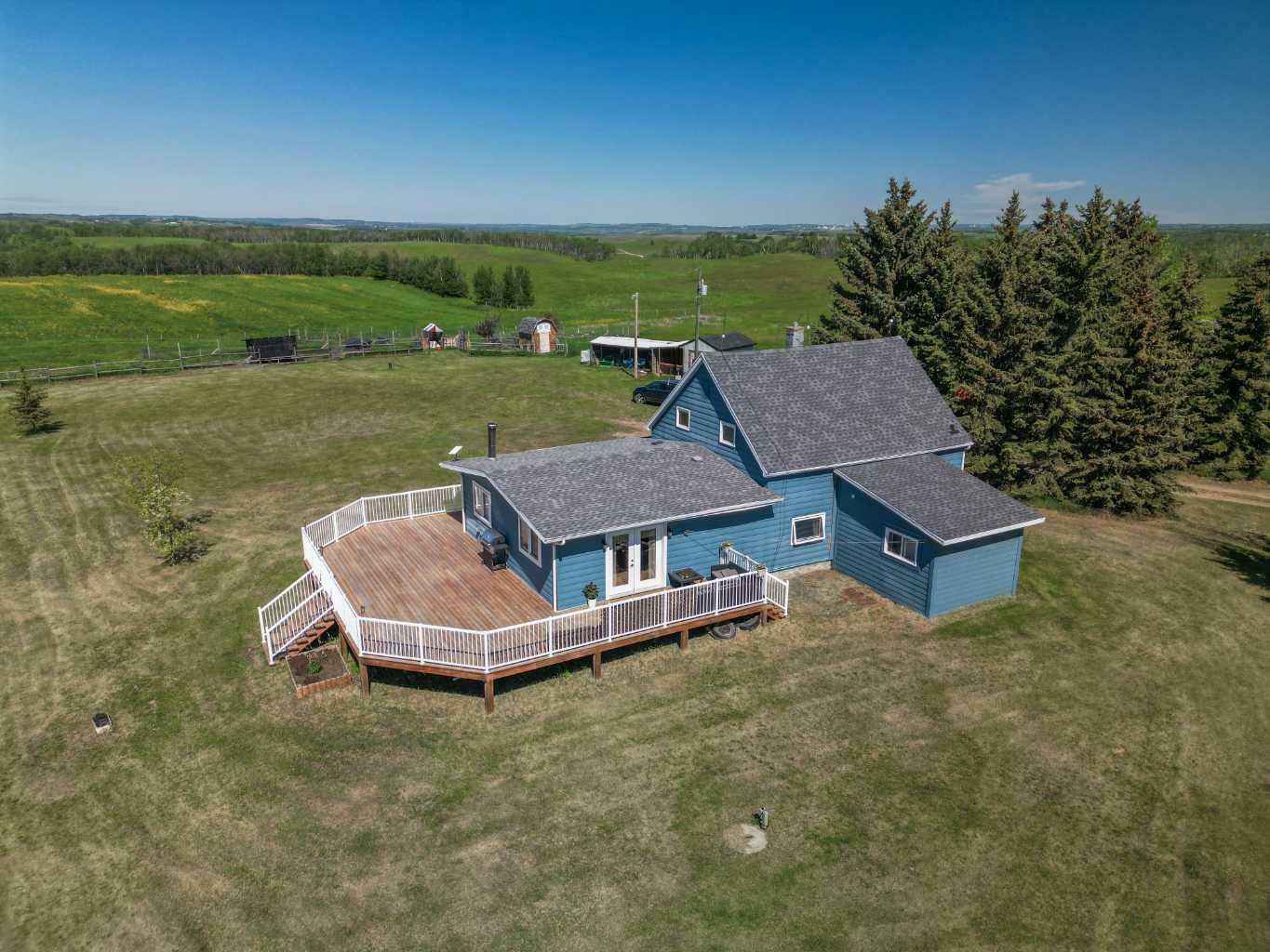 Property Photo:  37440 Range Road 250  AB T0M 0V0 