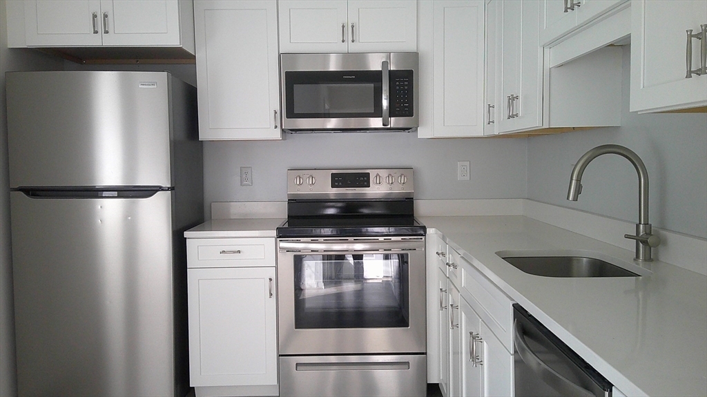 Property Photo:  10 Blaine St 2  MA 01749 