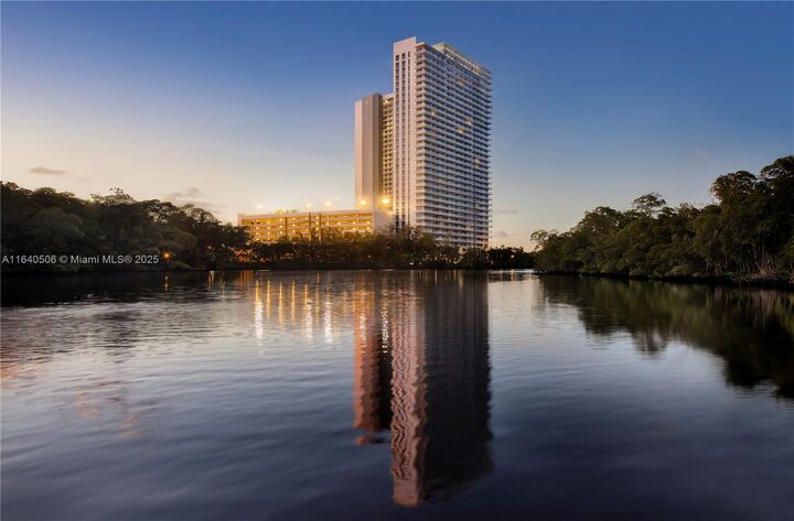 Property Photo: 16385 Biscayne Blvd Ph7 FL 33160