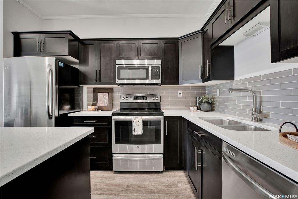 Property Photo:  545 Hassard Close 110  SK S7L 6V3 