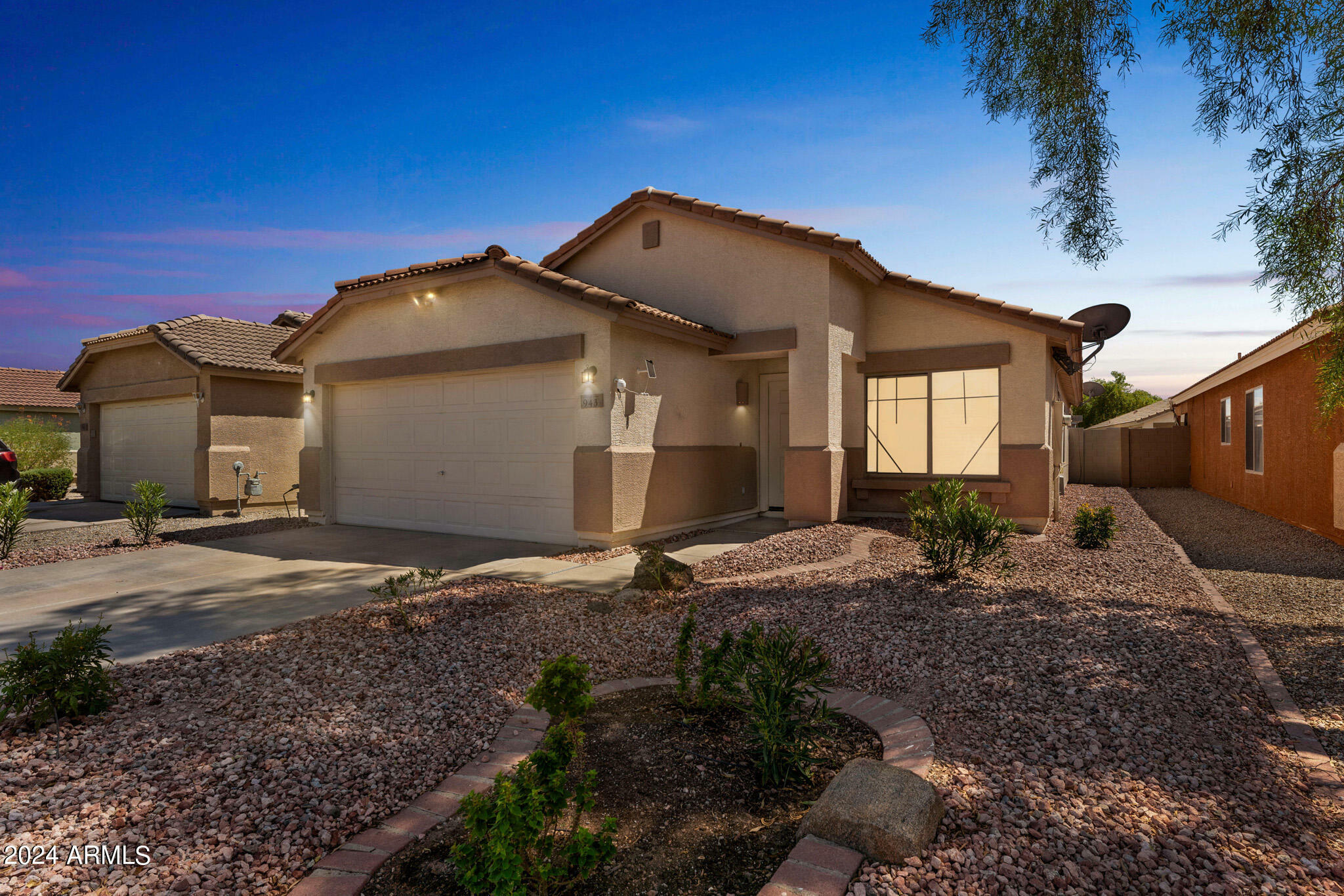 Property Photo:  943 E Monteleone Street  AZ 85140 