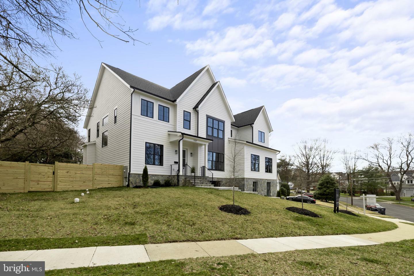 Property Photo:  1327 Mayflower Drive  VA 22101 