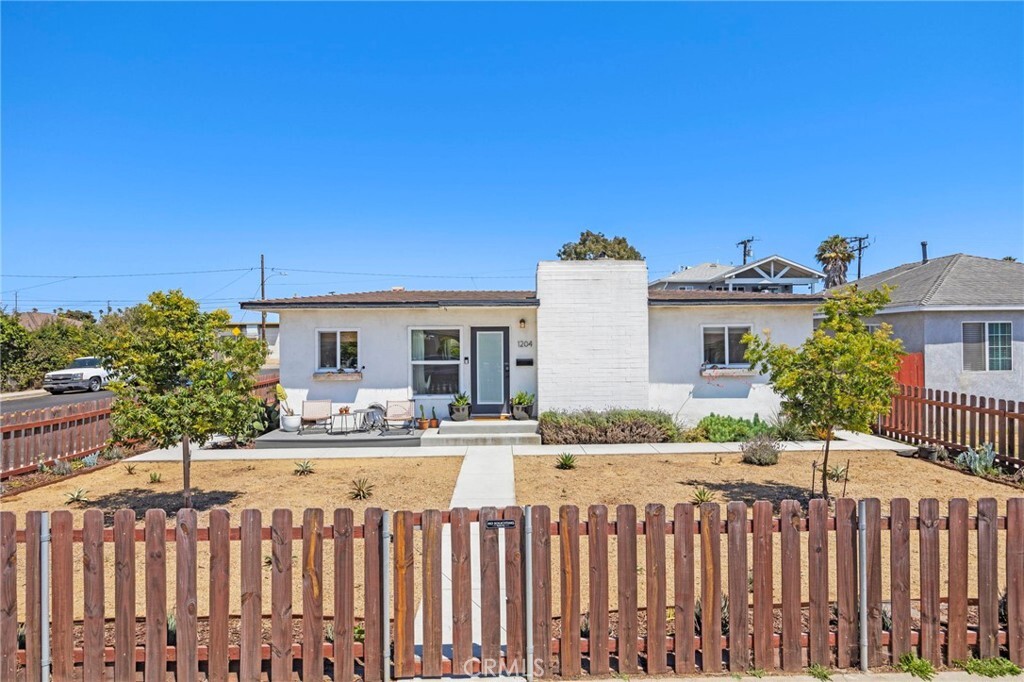 Property Photo: 1204 S G Street CA 93033