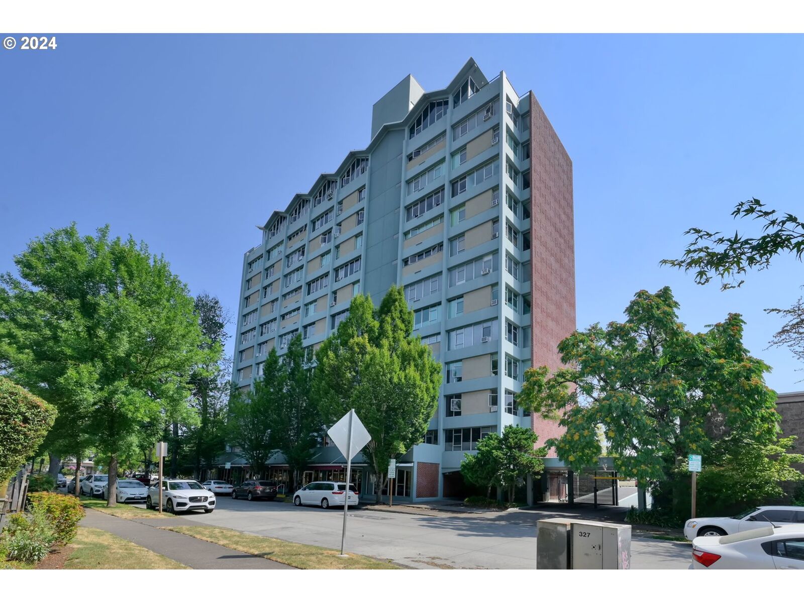 Property Photo: 1313 Lincoln St 1008 OR 97401