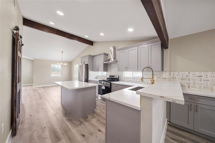 5728 Avenue R  Galveston TX 77551 photo