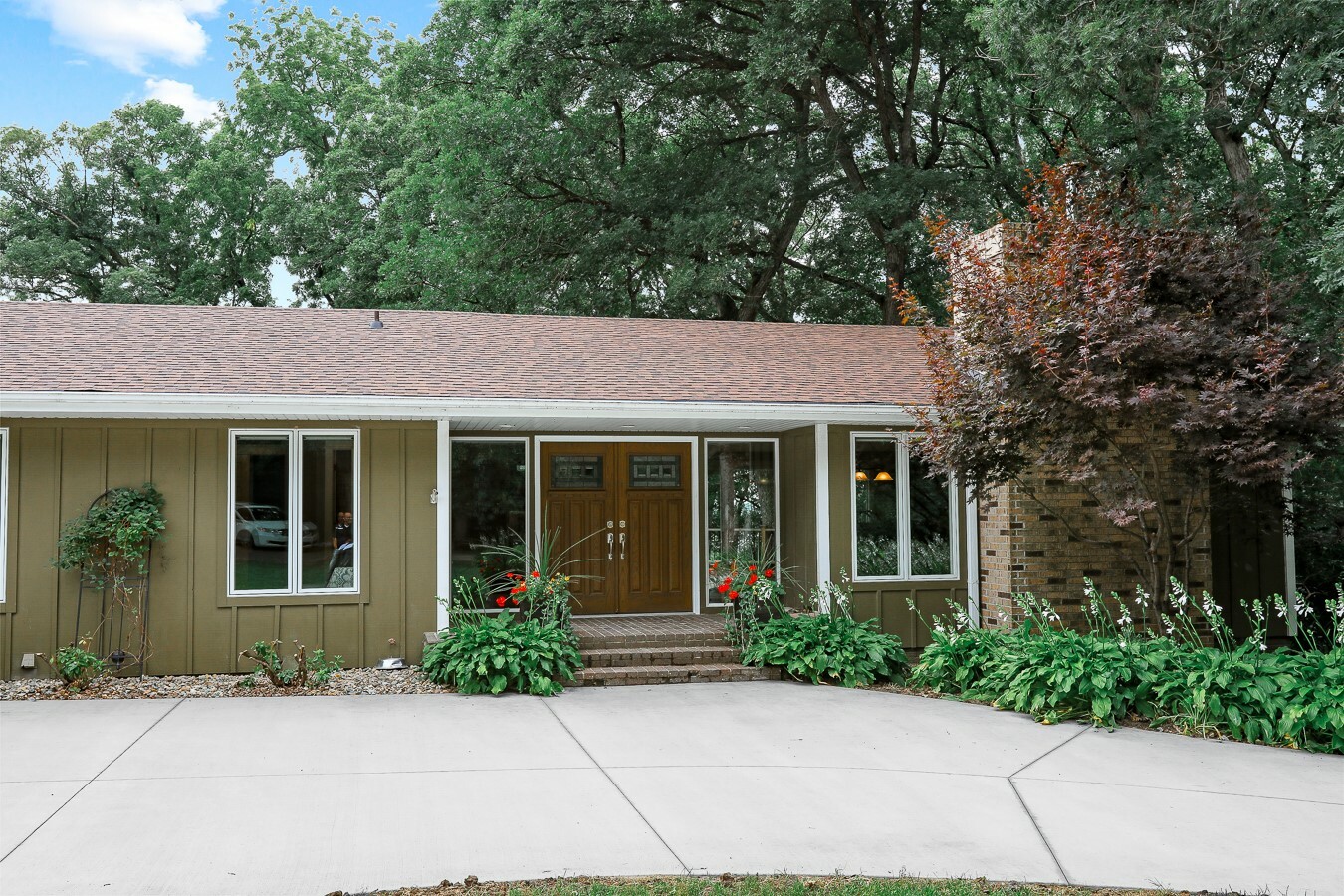 Property Photo:  2126 South Falls Drive  IA 50219 