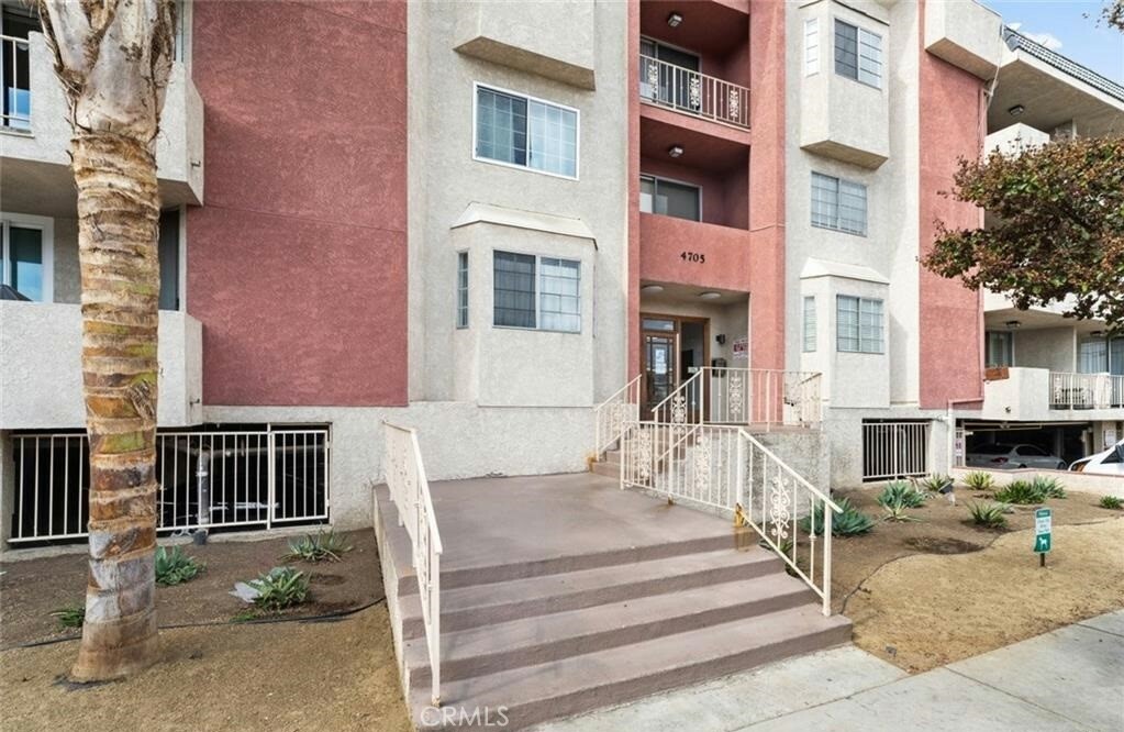 Property Photo:  4705 Kester Avenue 209  CA 91403 