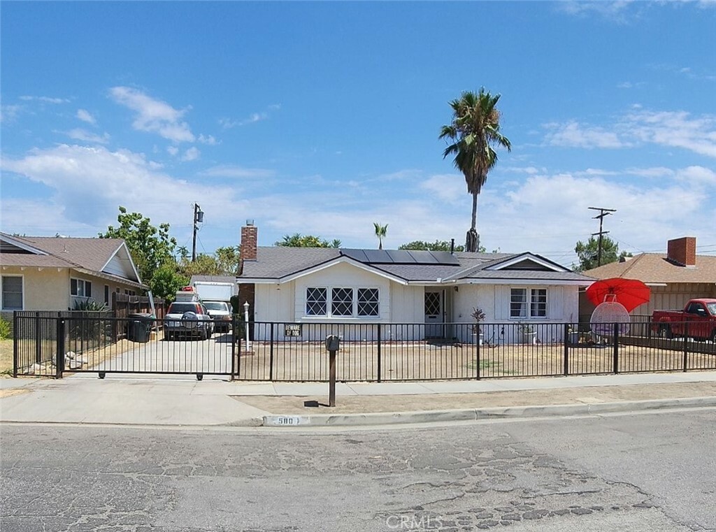 Property Photo:  580 S Carmalita Street  CA 92543 