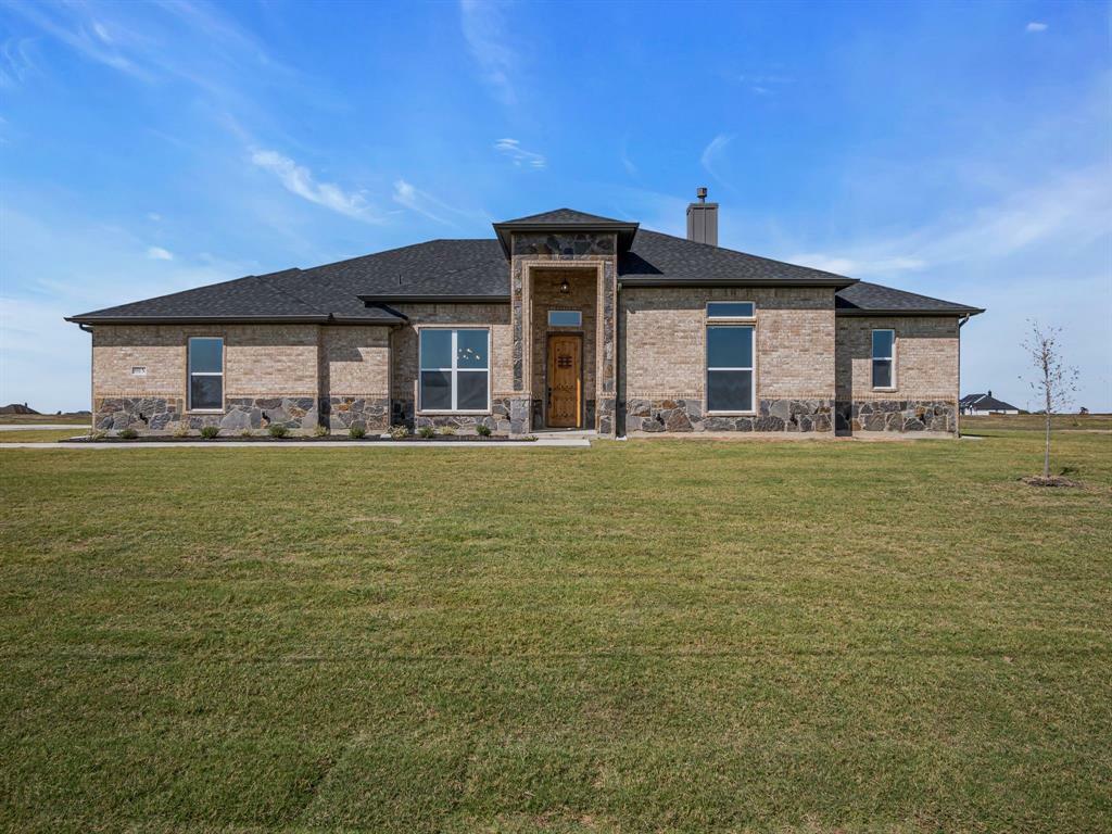 Property Photo:  551 N Armstrong Road  TX 76084 