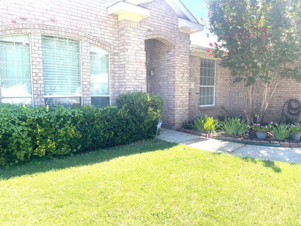 Property Photo:  121 Timber Cross Court  TX 76020 