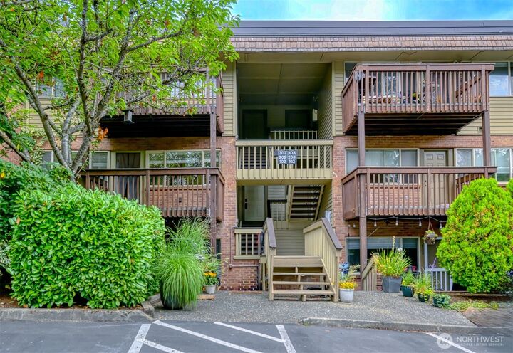 Property Photo: 3834 175th Avenue NE A202 WA 98052