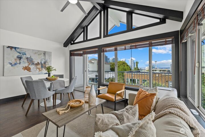 Property Photo:  308 Summit Avenue E 504  WA 98102 