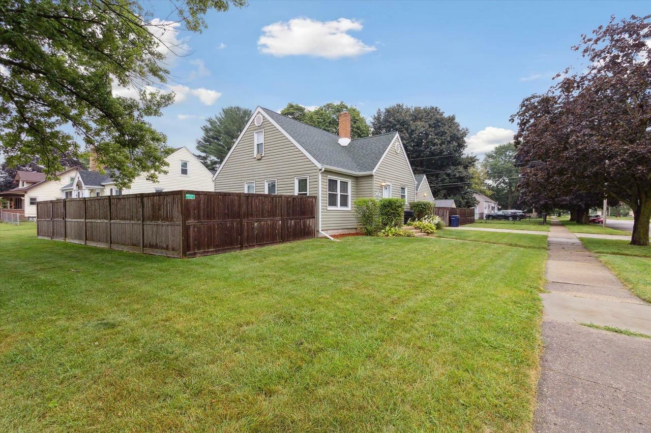 Property Photo:  507 Blaine Avenue  WI 53545 