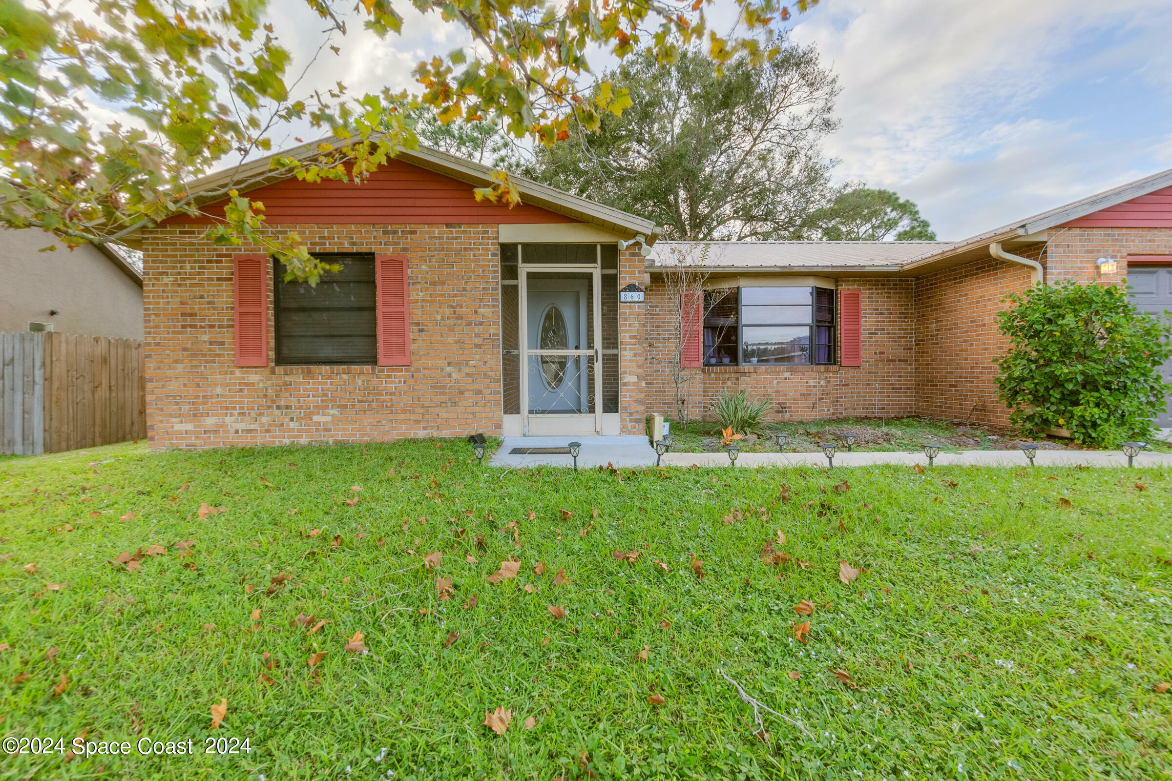 Property Photo:  860 Hawaii Avenue NW  FL 32907 