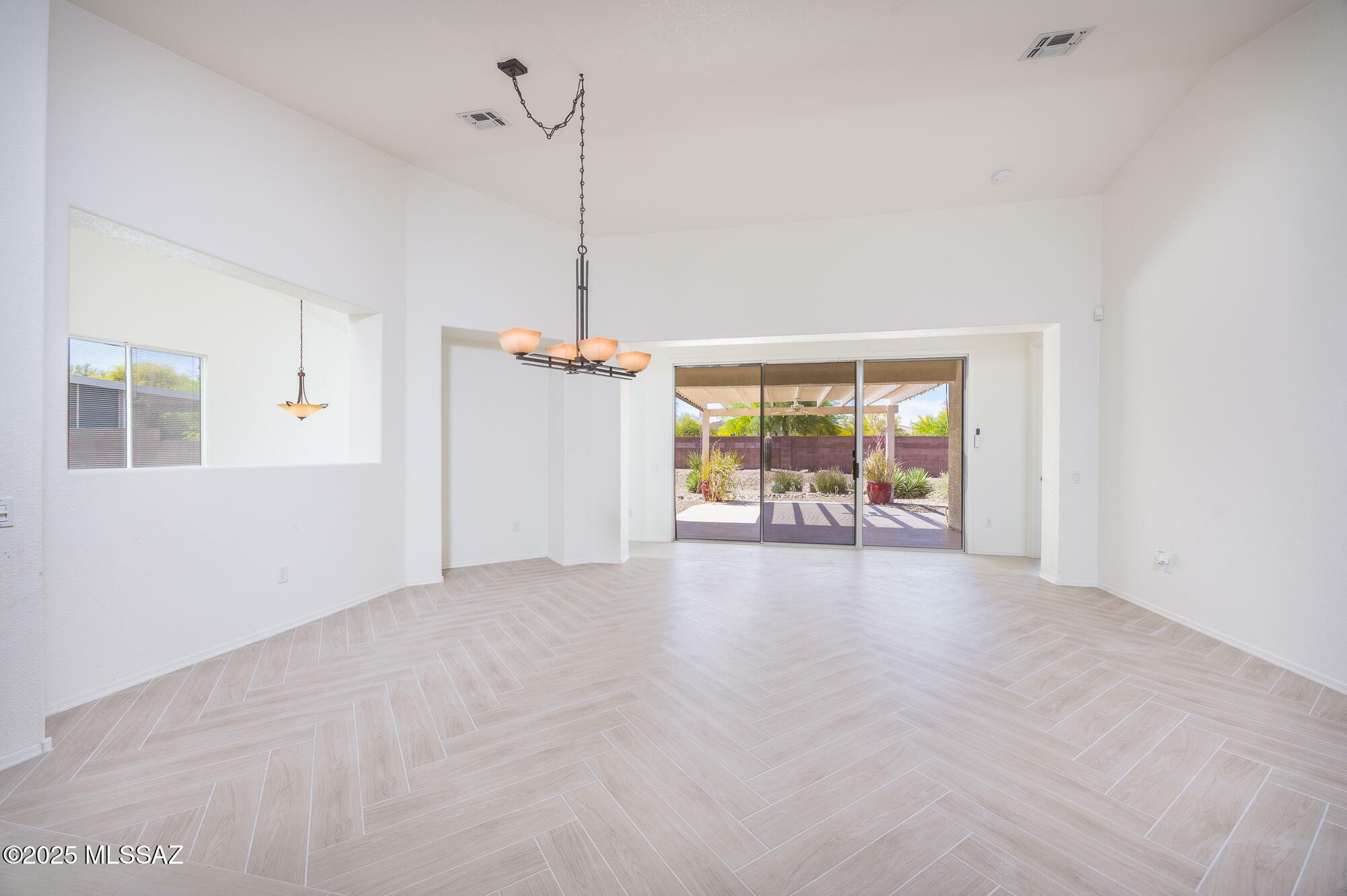 Property Photo: 9387 N Sombrero Canyon Drive AZ 85743