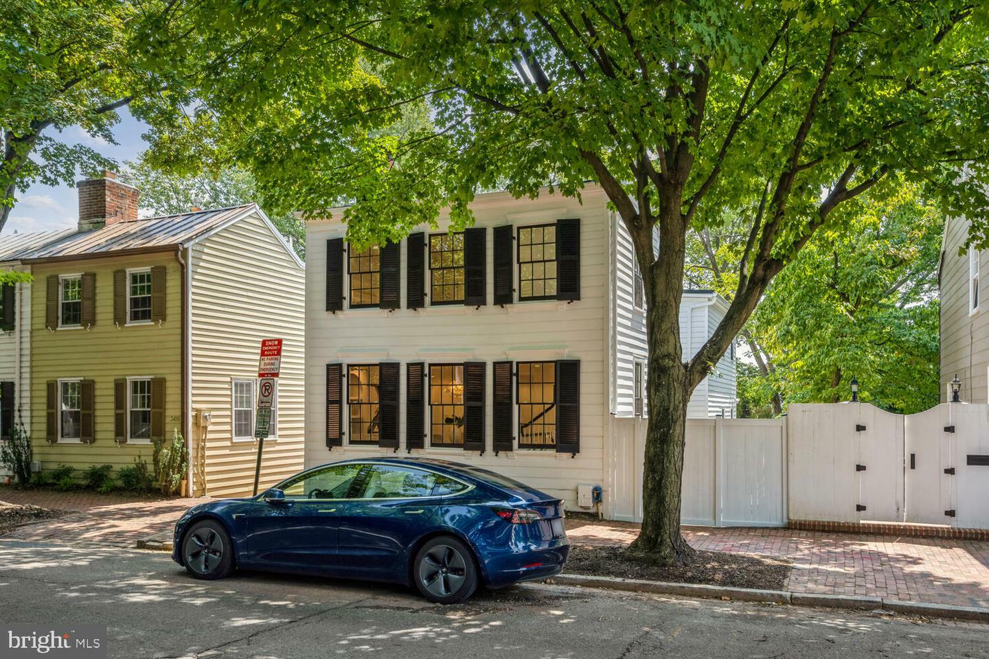 Property Photo:  3418 Reservoir Road NW  DC 20007 