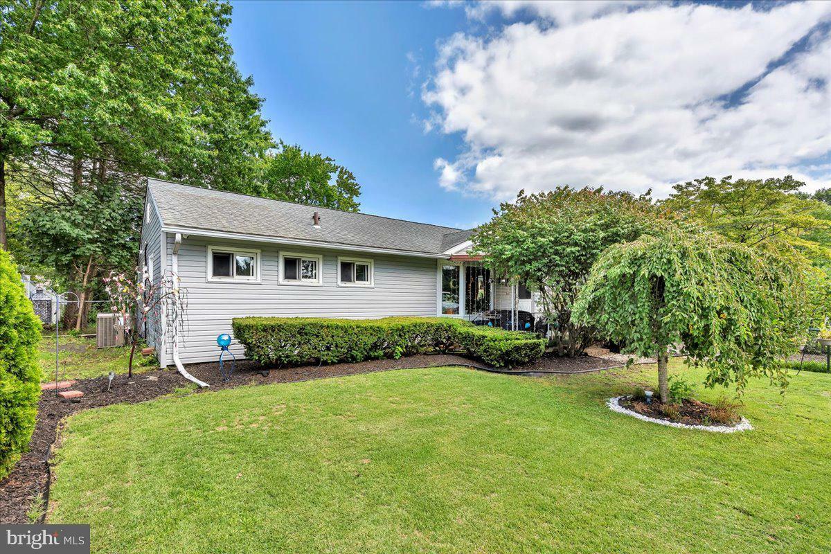 Property Photo:  16 Oak Landing Road  NJ 08048 