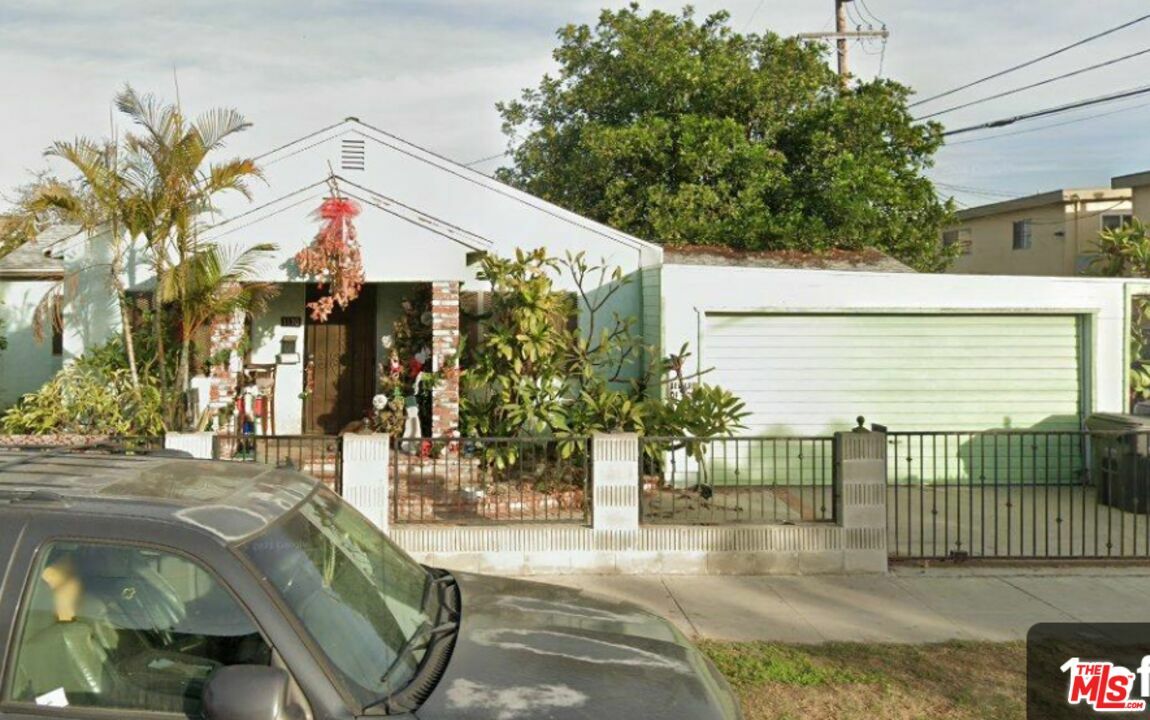 Property Photo:  1130   Lewis Ave  CA 90813 