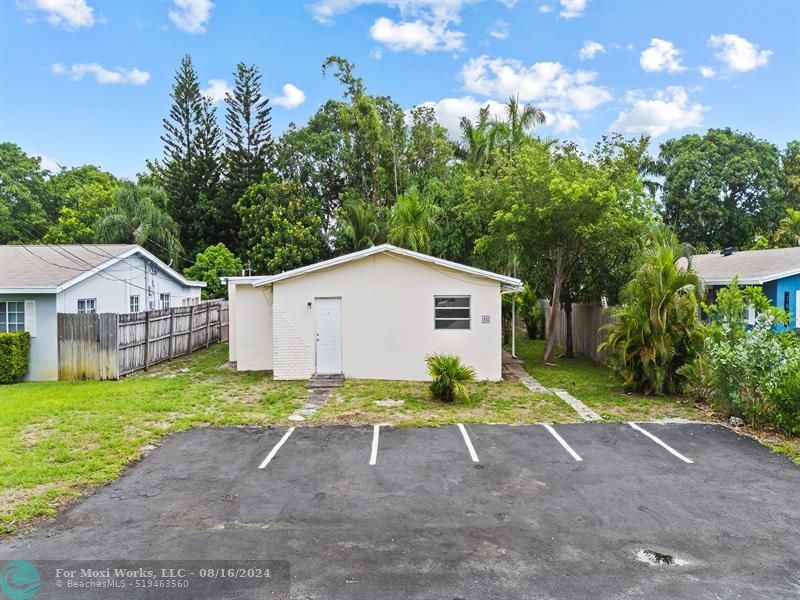 Property Photo:  1633 NE 32nd Street  1-2  FL 33334
