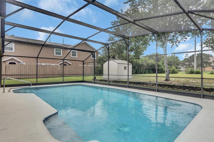 Property Photo:  5341 Greenside Court  FL 32819 