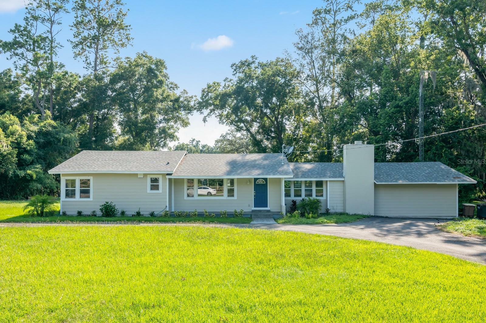 Property Photo: 2224 SE Lake Weir Avenue FL 34471