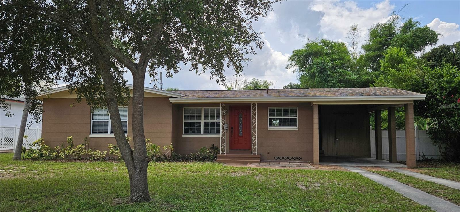 Property Photo:  2886 Roxbury Road  FL 32789 