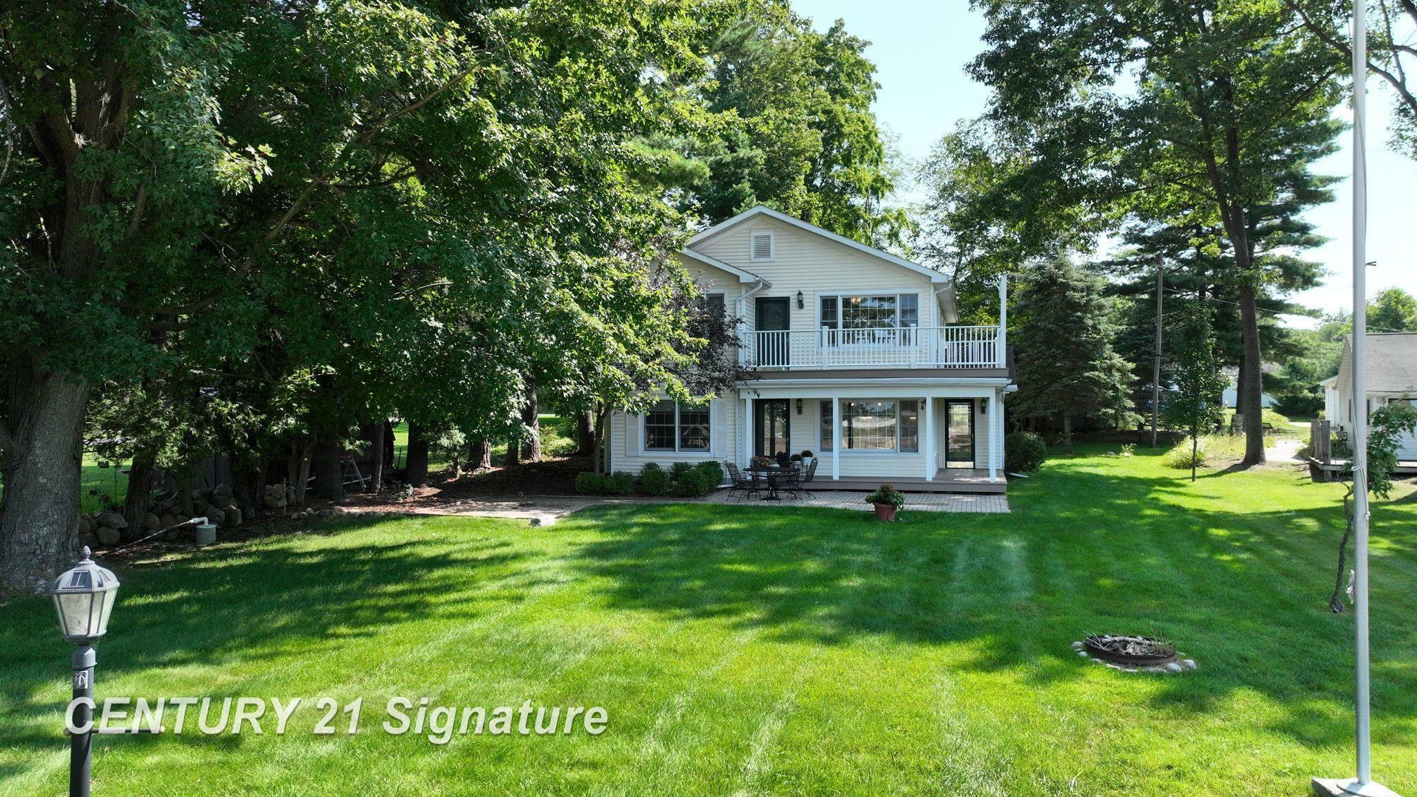 Property Photo:  7 E Lakeshore Drive  MI 48628 