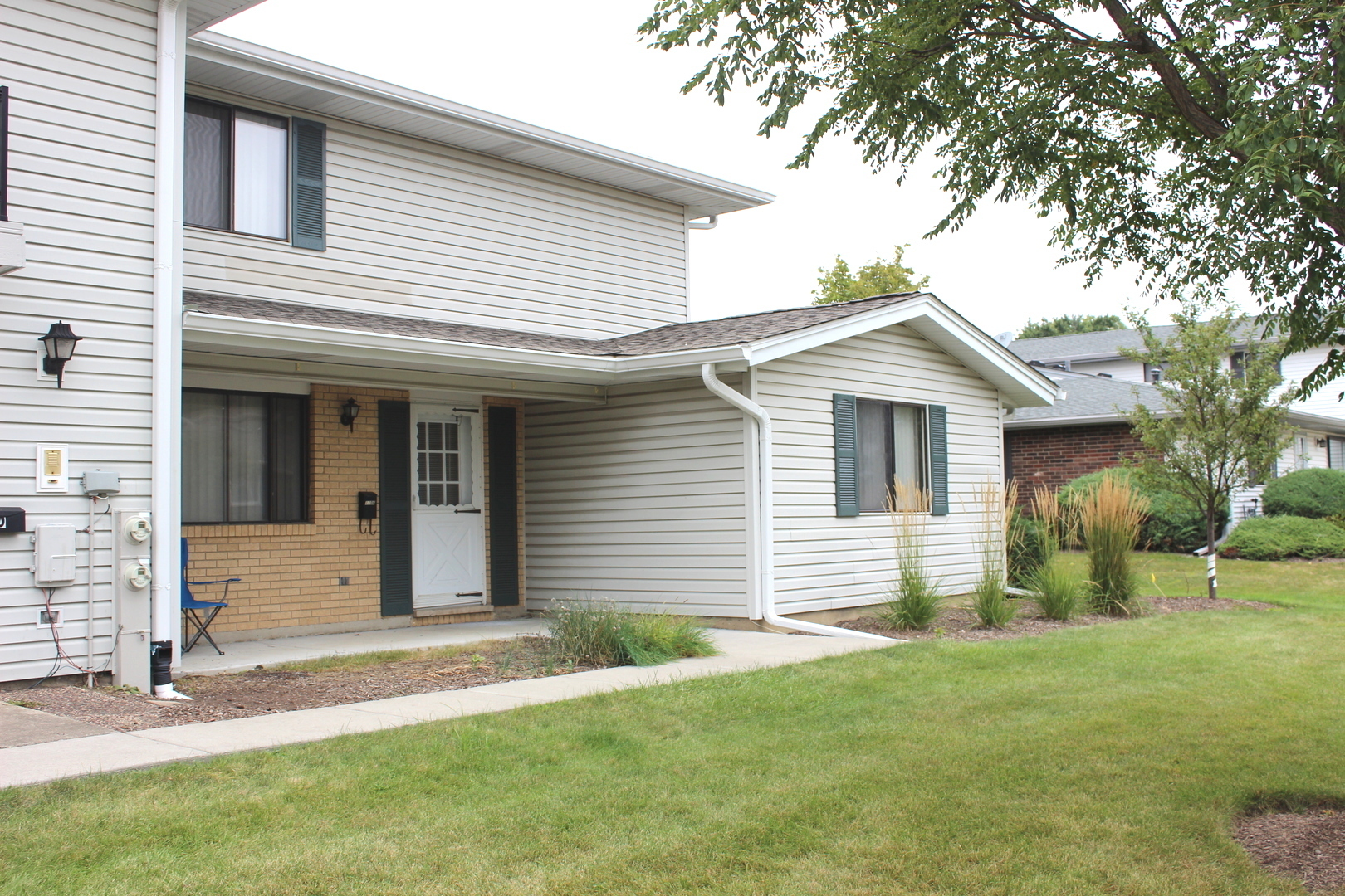 Property Photo:  1106 W Stoughton Court 1106  IL 60194 