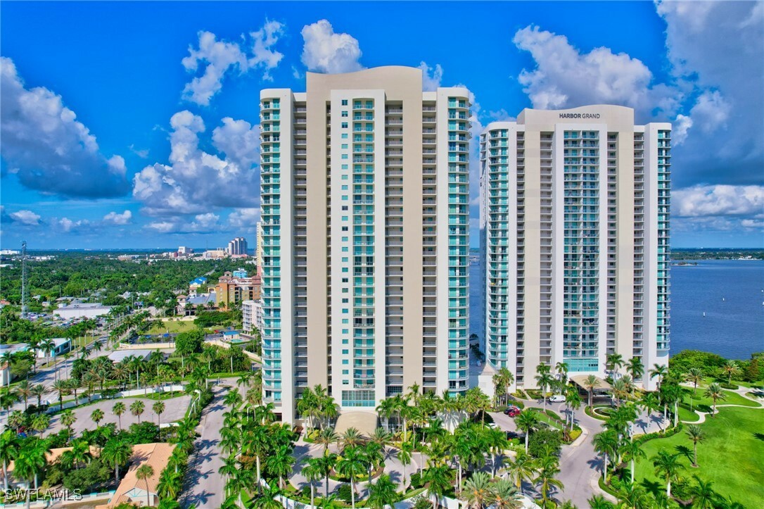 Property Photo:  3000 Oasis Grand Boulevard 2405  FL 33916 