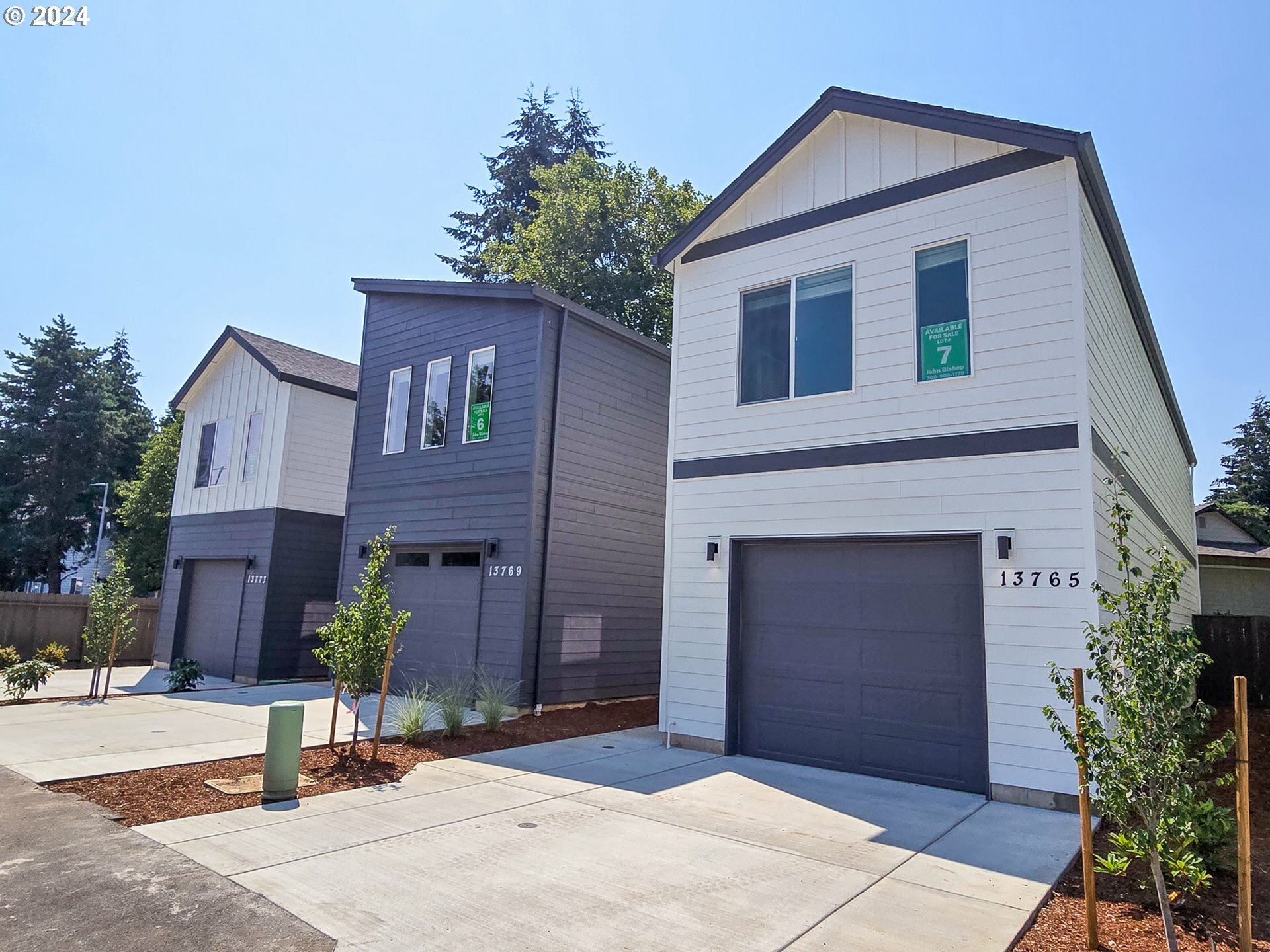 Property Photo:  13765 NE 20th Cir  WA 98684 